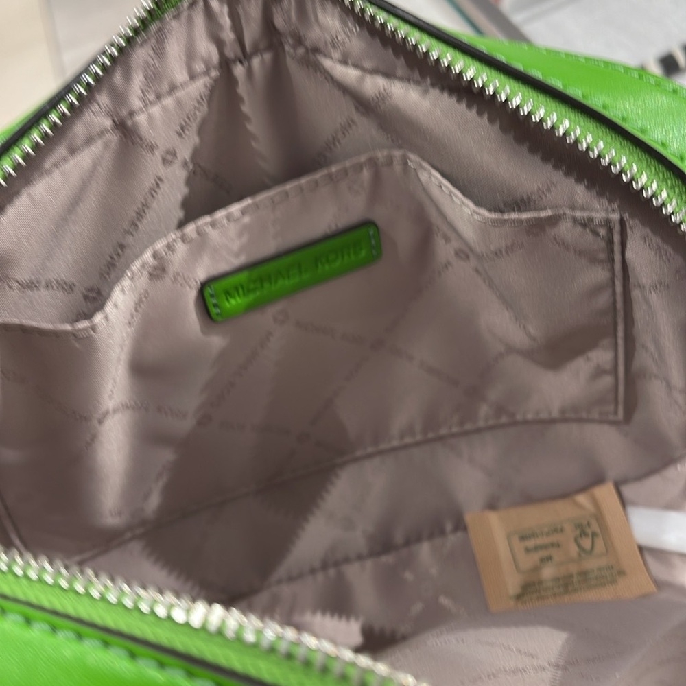 Michael Kors Jet Set Large Ombré Signature Logo Crossbody Body
Jungle Green - Picture 3 of 16